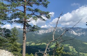 Blickplatz Luckerte Wand, © TVB Semmering-Rax-Schneeberg Blick auf die Rax von der Luckerten Wand aus.