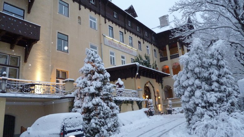 Winter Hotel Marienhof, © Hotel Marienhof Winterliches Hotel Marienhof mit Schnee bedeckt.