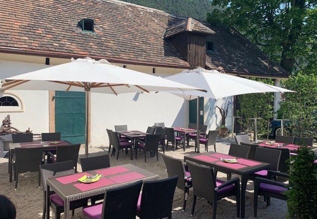 S Platzl Gastgarten, © Schilowsky_NM_©redtenbacher Gastgarten mit Sonnenschirmen