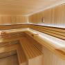 Neuer Saunabereich, © Sporthotel Semmering Innenansicht einer modernen Sauna mit Holzbänken und sanfter Beleuchtung.