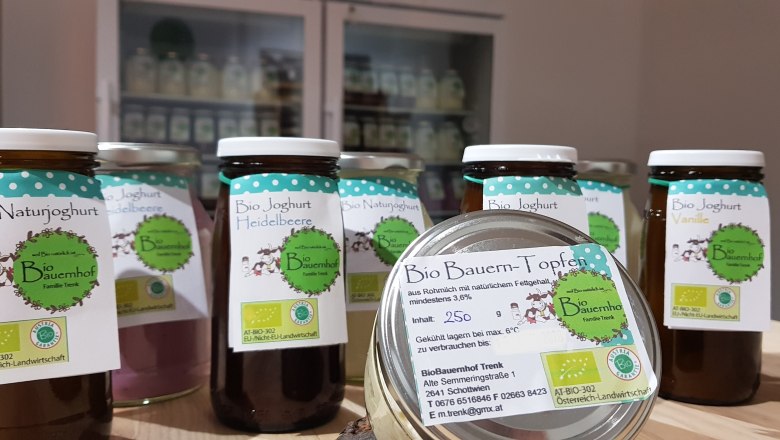 Produkte BioBauernhof Trenk, © BioBauernhof Trenk Verschiedene Bio-Joghurt- und Topfenprodukte vom BioBauernhof Trenk.