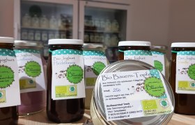 Verschiedene Bio-Joghurt- und Topfenprodukte vom BioBauernhof Trenk.