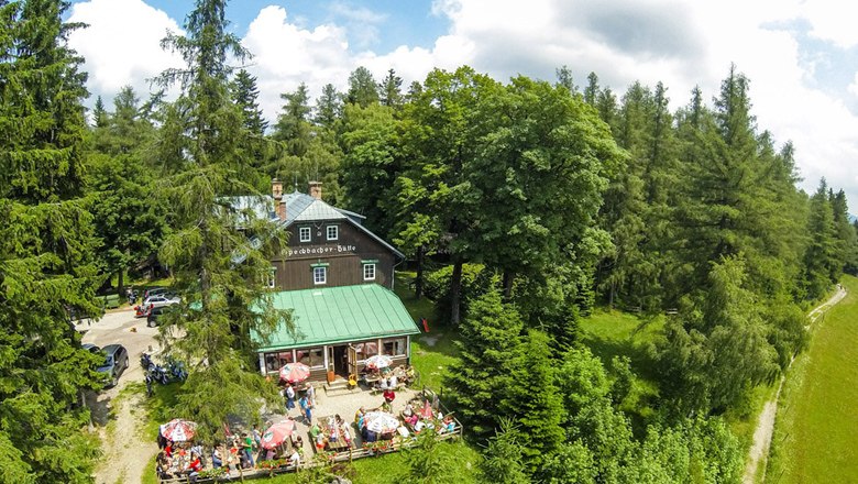 Herrliche Lage: die Speckbacherhütte am Kreuzberg, © Speckbacher, Franz Zwickl