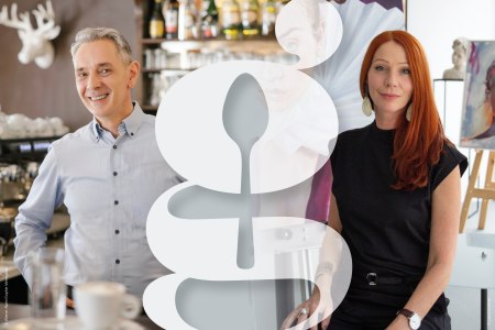 Günther Brentrup im Restaurant und Iris Weber im Atelier in der Mitte ein g - Symbolisch für Gedankengänge