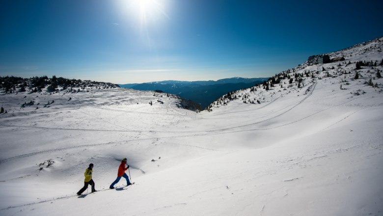 Schneeschuhwandern auf der Rax in Richtung Ottohaus, © Wiener Alpen in NÖ Claudia Ziegler