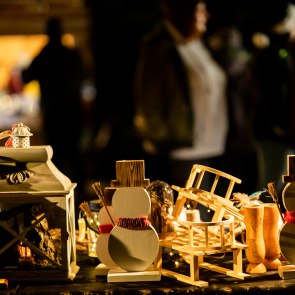 Weihnachtsdeko aus Holz: Laterne, Schneemann, Schlitten