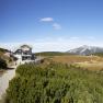 Panoramablick zum Ottohaus auf Berge und Täler.