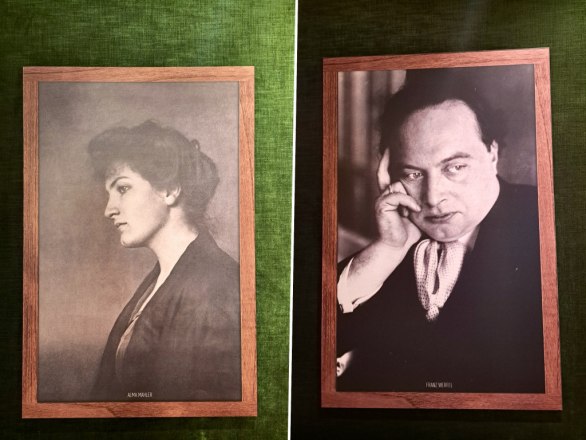 Alma Mahler und Franz Werfel fotografiert im Knappenhof in Reichenau, © Irene Beckmann