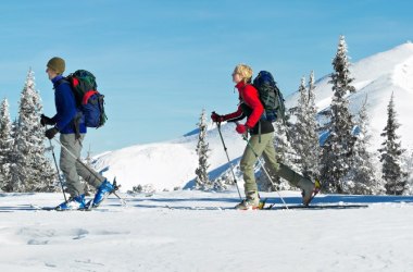 Schitour auf der Rax mit Blick auf den Schneeberg, © Marktgemeinde Reichenau an der Rax, Foto Franz Zwickl