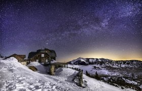 Das Ottohaus auf der Rax bei Nacht, © Wiener Alpen/Christian Kremsl