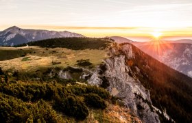 Das Wanderparadies am Raxplateau erreichen die Teilnehmer mit einer geführten Wanderung in etwa drei Stunden Gehzeit., © Niederösterreich Werbung/Robert Herbst