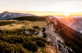 Das Wanderparadies am Raxplateau erreichen die Teilnehmer mit einer geführten Wanderung in etwa drei Stunden Gehzeit., © Niederösterreich Werbung/Robert Herbst