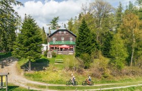 Mountainbiker bei der Speckbacherhütte, © Wiener Alpen in Niederösterreich