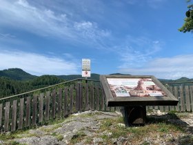 Breitenstein Blick Infotafel, © Wiener Alpen in Niederösterreich - Semmering Rax