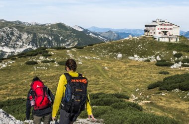 Wandern auf der Rax in Richtung Habsburghaus, © Noew Robert Herbst